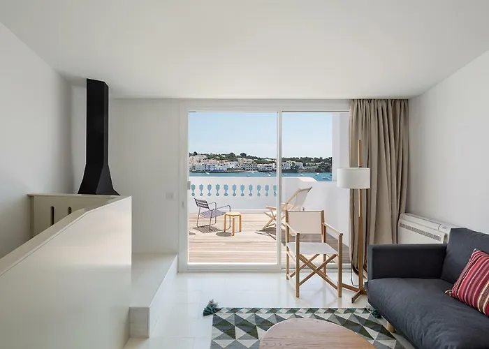 Centric Townhouse With Sea View - Casa Marta